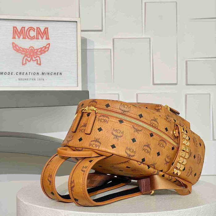 MCM スターク アップグレードコニャック スモール クラシックモノグラム コニャック MMK6SVE37CO001 サイズ:33x26x13cm