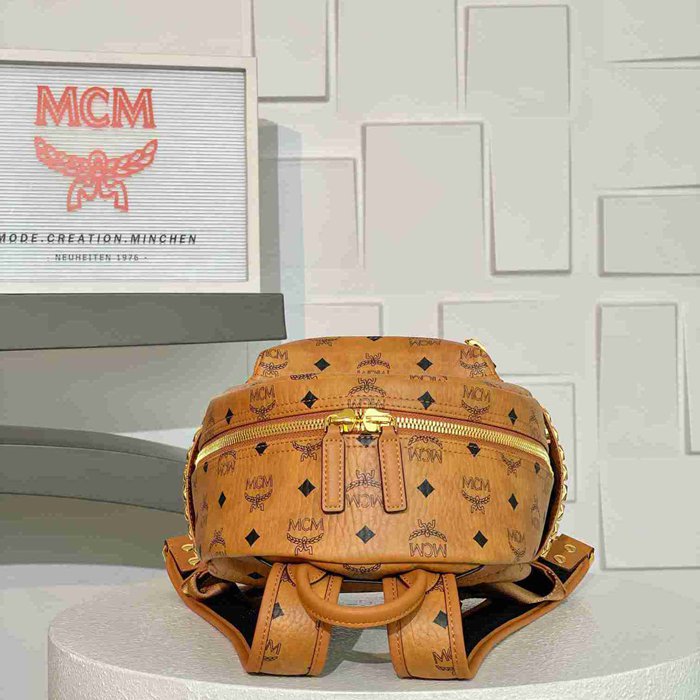 MCM スターク アップグレードコニャック スモール クラシックモノグラム コニャック MMK6SVE37CO001 サイズ:33x26x13cm