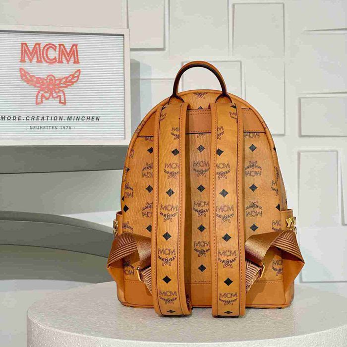 MCM スターク アップグレードコニャック スモール クラシックモノグラム コニャック MMK6SVE37CO001 サイズ:33x26x13cm