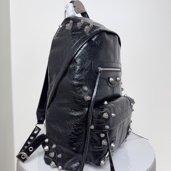 Balenciaga ルカゴール スタッズ リュック オールレザー ブラック 188010 サイズ:46x35x18cm