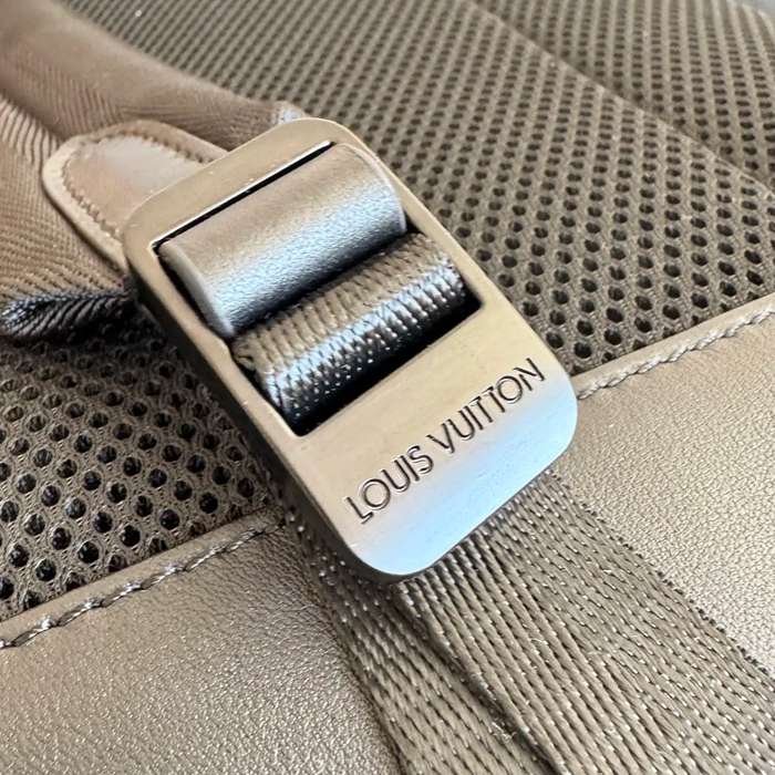 Louis Vuitton レーサー リュック オールレザー ブラック M46109 サイズ:41x33x18cm