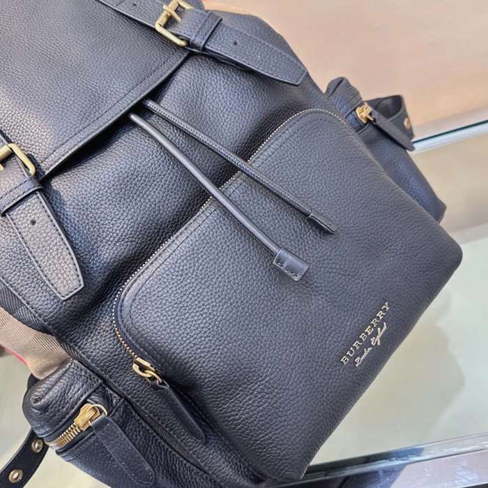 Burberry 最新作 シャーリングカーフスキン リュック オールレザー ブラック 680173 サイズ:42x28cm