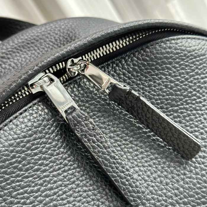 Burberry 最新作 シャーリングカーフスキン リュック オールレザー ブラック 891173 サイズ:40x29x15cm