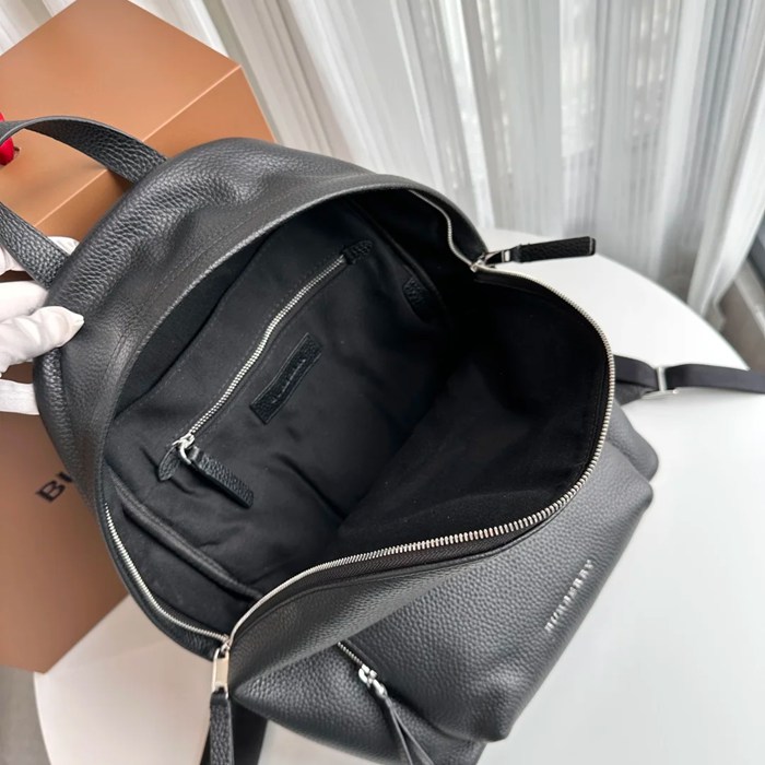 Burberry 最新作 シャーリングカーフスキン リュック オールレザー ブラック 891173 サイズ:40x29x15cm