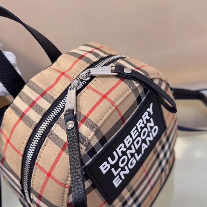 Burberry クラシックタータンチェック リュック タータンチェック ブラウン 1098 サイズ:30x23cm