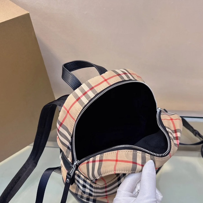 Burberry クラシックタータンチェック リュック タータンチェック ブラウン 1098 サイズ:30x23cm