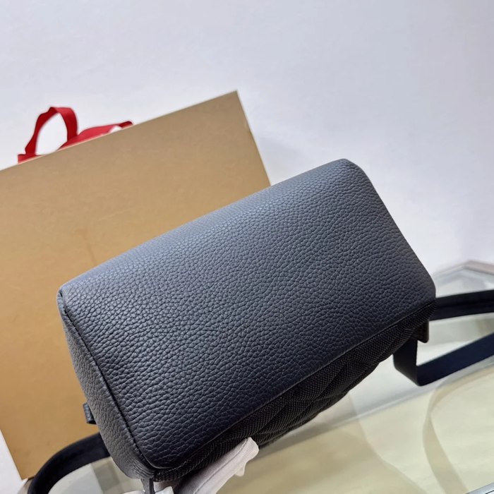 Burberry クラシックタータンチェック リュック タータンチェック ブラウン 1098 サイズ:30x23cm
