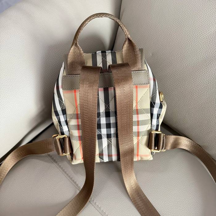 Burberry ホースシュー キルティングナイロン リュック タータンチェック サンド 3961 サイズ:34.5x21x13cm