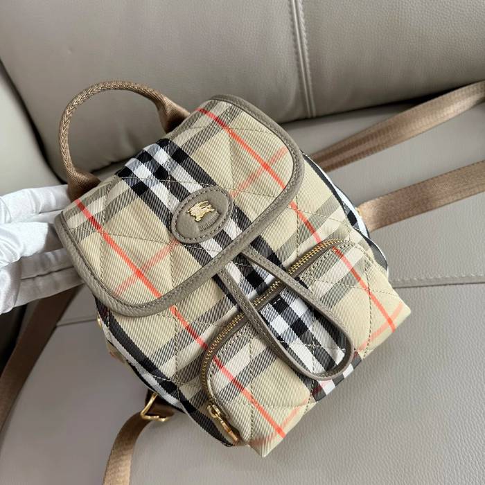Burberry ホースシュー キルティングナイロン リュック タータンチェック サンド 3961 サイズ:34.5x21x13cm