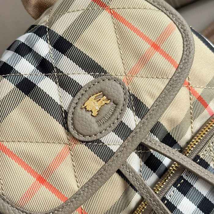 Burberry ホースシュー キルティングナイロン リュック タータンチェック サンド 3961 サイズ:34.5x21x13cm
