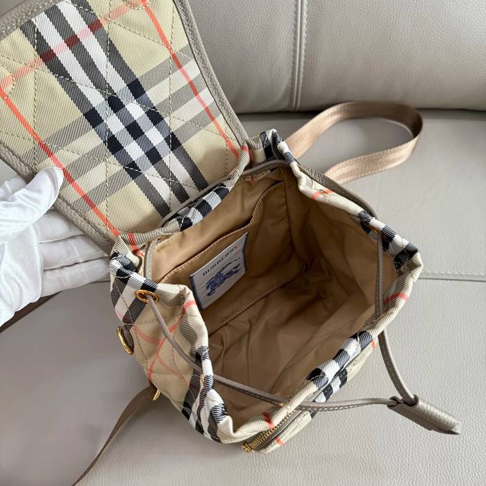 Burberry ホースシュー キルティングナイロン リュック タータンチェック サンド 3961 サイズ:34.5x21x13cm