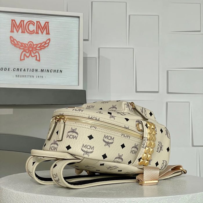 MCM スターク スタッズ リュック クラシックモノグラム オフホワイト MMK6SVE37CO001 サイズ:26x21.5x10.5cm