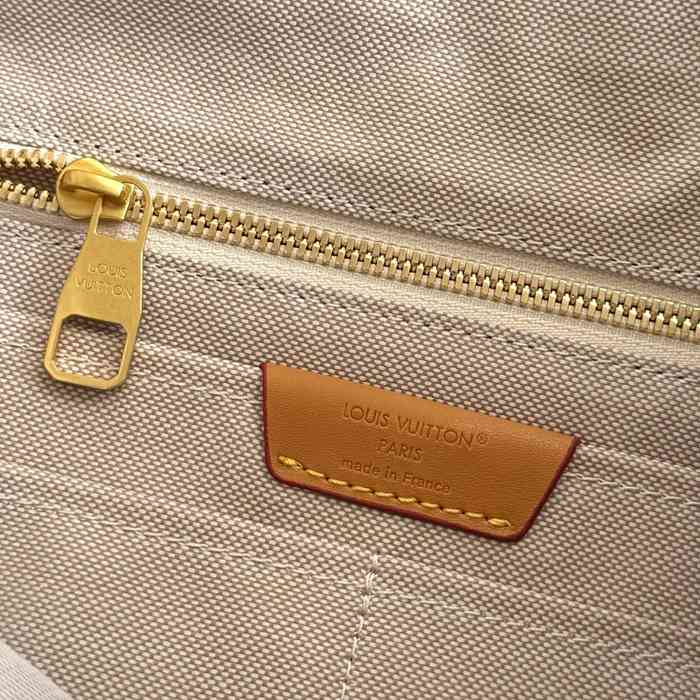 Burberry クリストファー MM リュック カモフラージュ グリーン M27080 サイズ:44x38x12.5cm