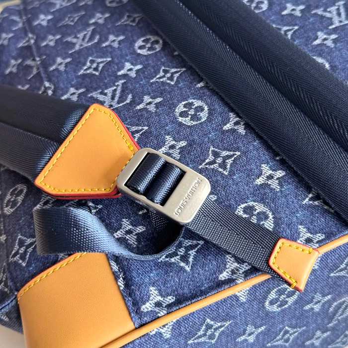Burberry クリストファー ミディアムリュック デニム ブルー M27554 サイズ:44x38x12.5cm