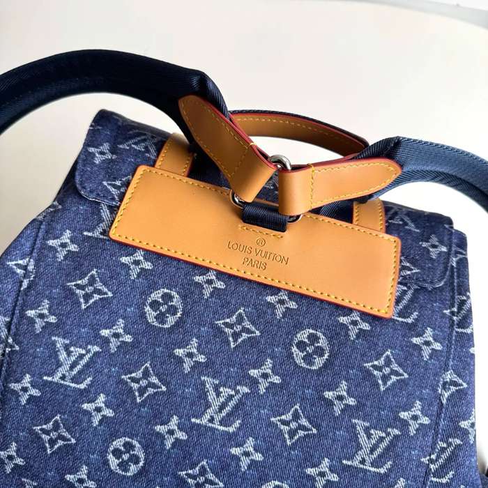 Burberry クリストファー ミディアムリュック デニム ブルー M27554 サイズ:44x38x12.5cm