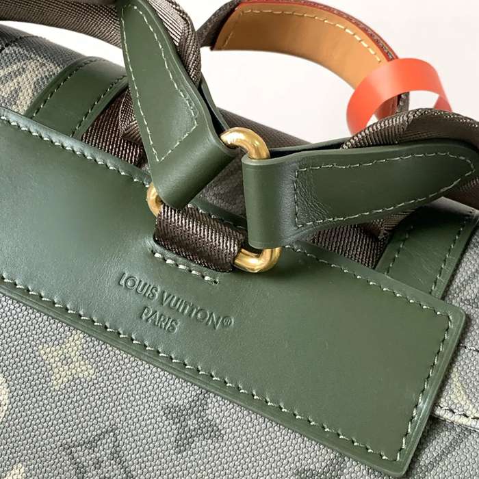 Louis Vuitton クリストファー MM リュック カモフラージュ カーキ M27080 サイズ:44x38x12.5cm