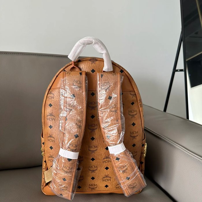 MCM サイドスタッズ リュック クラシックモノグラム ブラウン 65036 サイズ:42.5x33.5x16cm