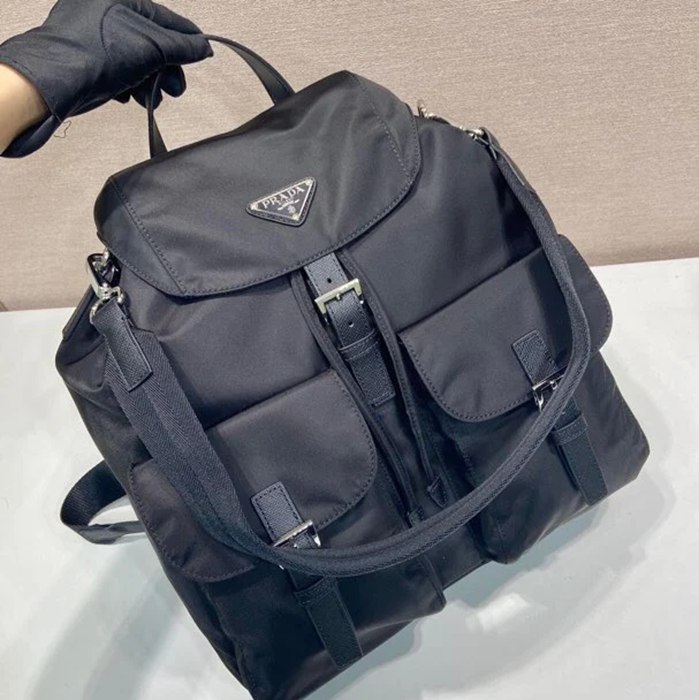 Prada クラシック ナイロン ショルダーストラップ ナイロン ブラック 2VZ110A サイズ:39x34x15cm