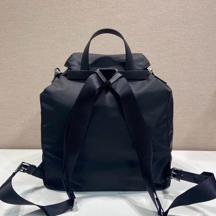 Prada クラシック ナイロン ショルダーストラップ ナイロン ブラック 2VZ110A サイズ:39x34x15cm