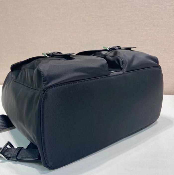 Prada クラシック ナイロン ショルダーストラップ ナイロン ブラック 2VZ110A サイズ:39x34x15cm