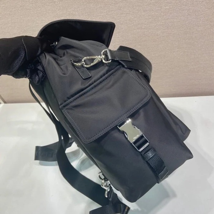 Prada クラシック ナイロン ショルダーストラップ ナイロン ブラック 2VZ118 サイズ:39x37x20cm
