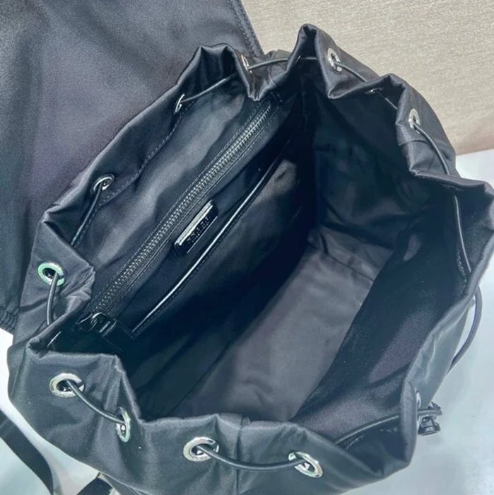 Prada クラシック ナイロン ショルダーストラップ ナイロン ブラック 2VZ118 サイズ:39x37x20cm