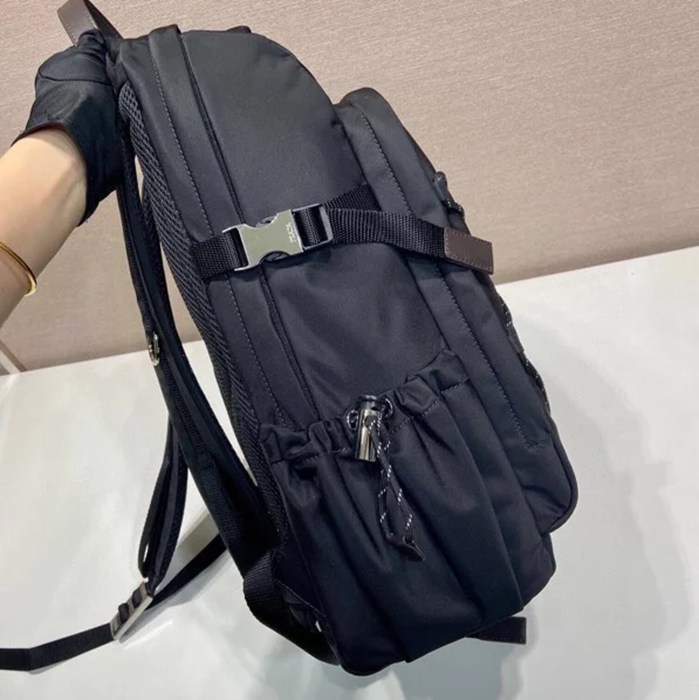 Prada リュック ナイロン ブラック 2VZ122 サイズ:42x29x14cm