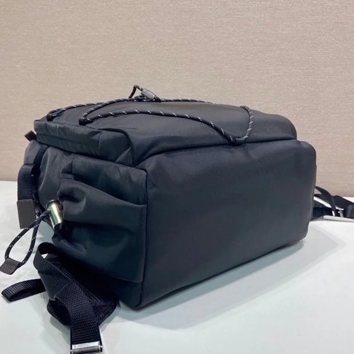 Prada リュック ナイロン ブラック 2VZ122 サイズ:42x29x14cm