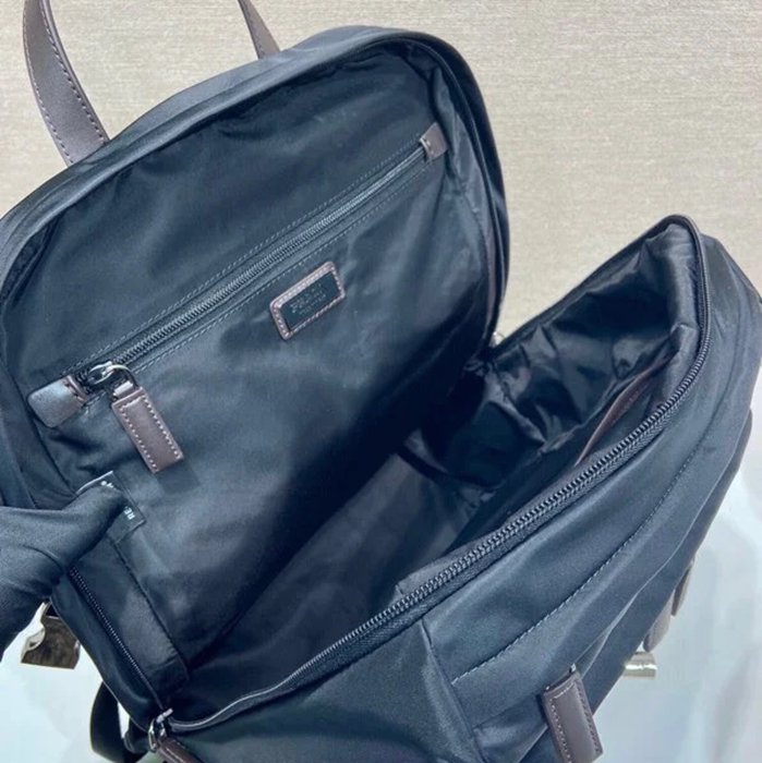 Prada リュック ナイロン ブラック 2VZ122 サイズ:42x29x14cm