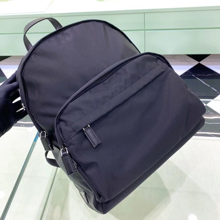 Prada リュック パラシュート生地 ナイロン ブラック 2VZ066 サイズ:40x29x17cm