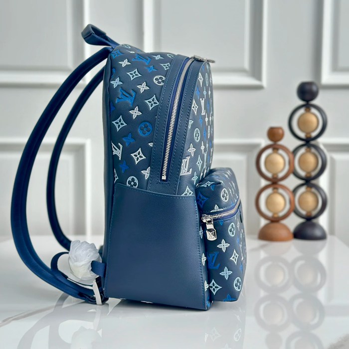 Louis Vuitton ディスカバリー リュック エンボスレザー ブルー M28575 サイズ:38x29x20cm