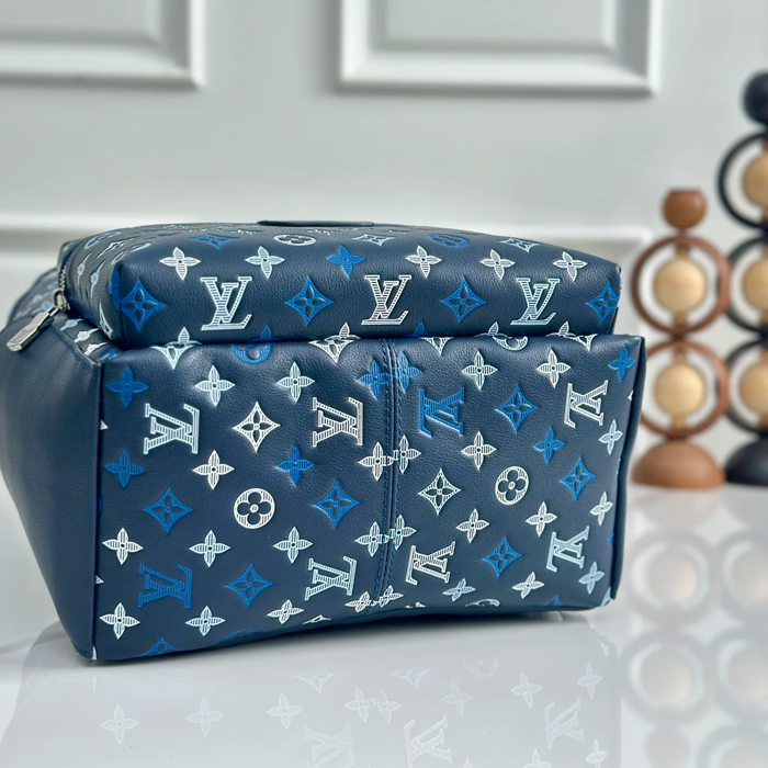 Louis Vuitton ディスカバリー リュック エンボスレザー ブルー M28575 サイズ:38x29x20cm