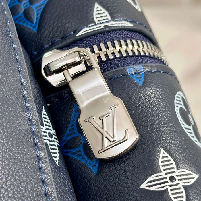 Louis Vuitton ディスカバリー リュック エンボスレザー ブルー M28575 サイズ:38x29x20cm