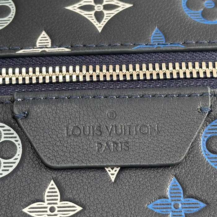 Louis Vuitton ディスカバリー リュック エンボスレザー ブルー M28575 サイズ:38x29x20cm