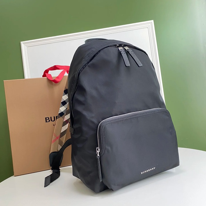 Burberry クラシックタータンチェック ショルダーストラップ リュック タータンチェック ブラウン 8911 サイズ:40x29x15cm