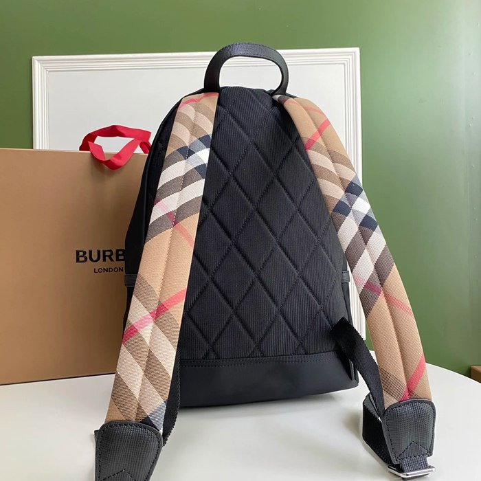 Burberry クラシックタータンチェック ショルダーストラップ リュック タータンチェック ブラウン 8911 サイズ:40x29x15cm
