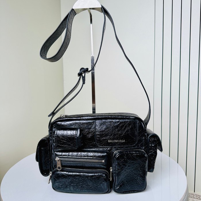 BALENCIAGA 188003 カメラバッグ スーパーバージー サイズ:22x16cm