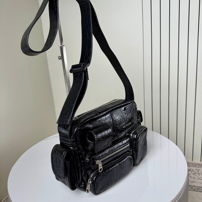 BALENCIAGA 188003 カメラバッグ スーパーバージー サイズ:22x16cm