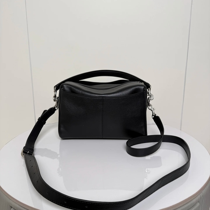BALENCIAGA 188033 カメラバッグ 斜め掛け サイズ:23x15.5x9.9cm
