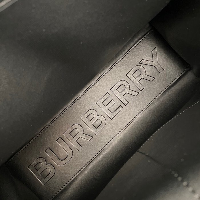 BURBERRY ロゴトート サイズ:37.5x35.5x15cm