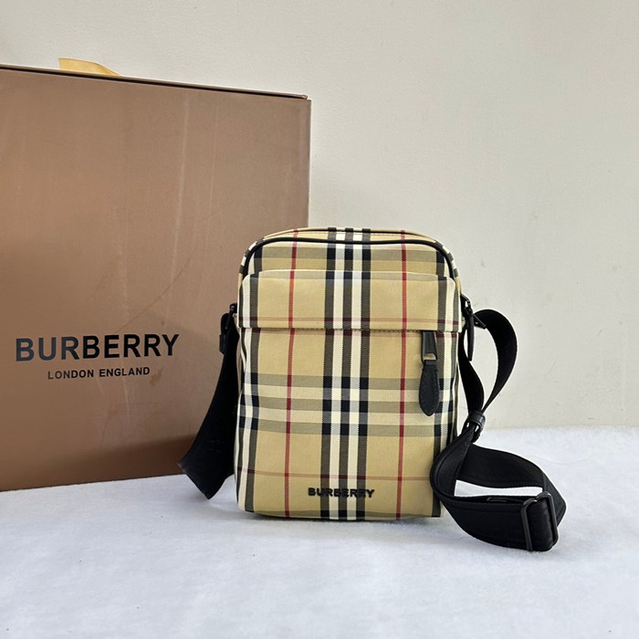 BURBERRY チェックフレディバッグ サイズ:20.5x16cm BURBERRY チェックフレディバッグ サイズ:20.5x16cm