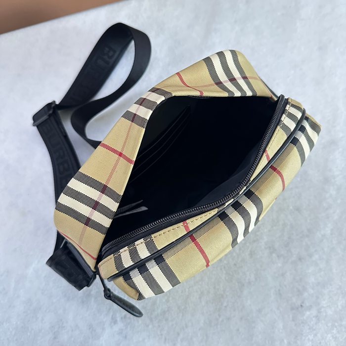 BURBERRY チェックパディバッグ サイズ:22.5x16x6.5cm