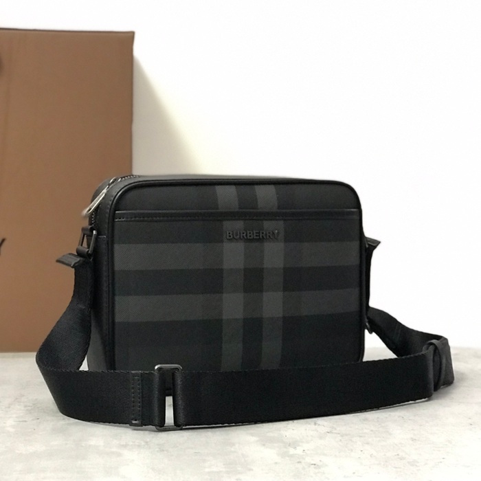 BURBERRY チェック斜め掛け サイズ:25x18cm