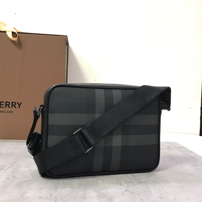 BURBERRY チェック斜め掛け サイズ:25x18cm