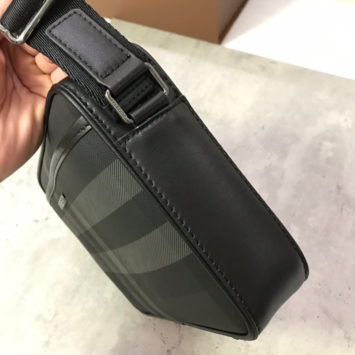 BURBERRY チェック斜め掛け サイズ:25x18cm