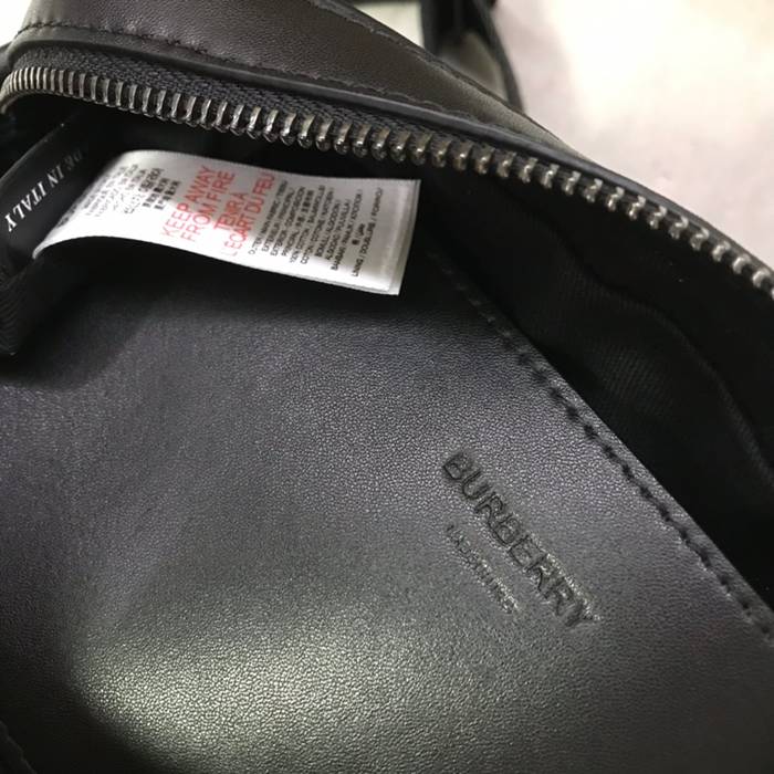 BURBERRY チェック斜め掛け サイズ:25x18cm