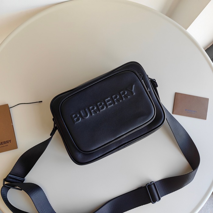 BURBERRY プレスロゴ小ショルダー サイズ:22.5x14.5cm