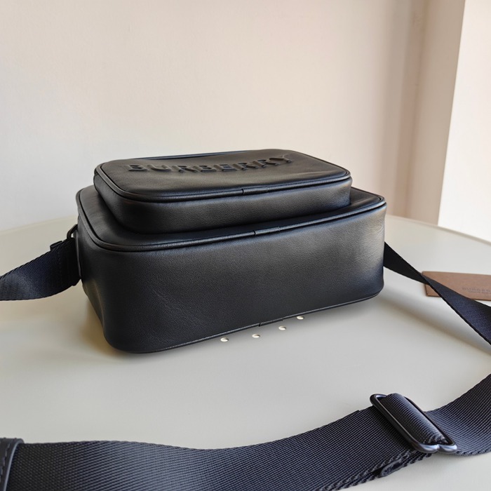 BURBERRY プレスロゴ小ショルダー サイズ:22.5x14.5cm