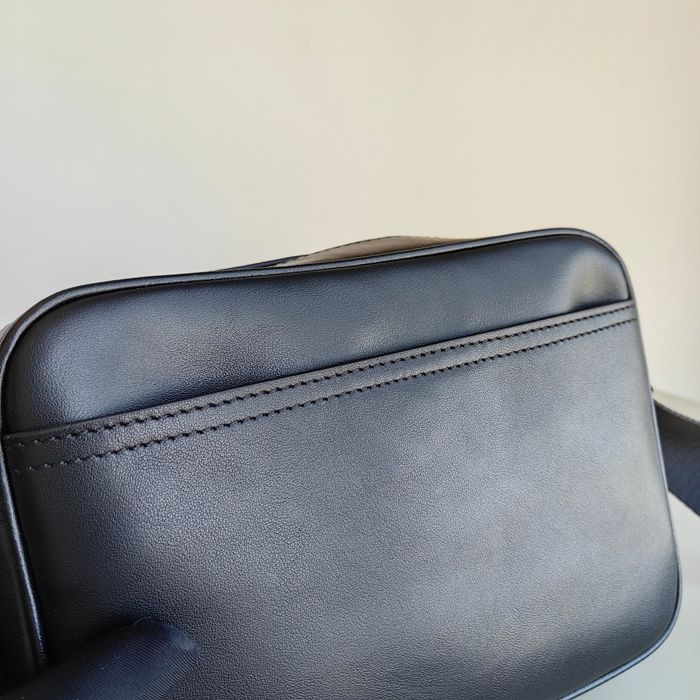 BURBERRY プレスロゴ小ショルダー サイズ:22.5x14.5cm