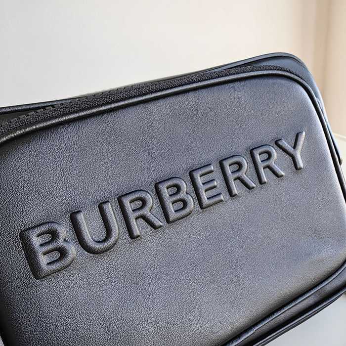 BURBERRY プレスロゴ小ショルダー サイズ:22.5x14.5cm